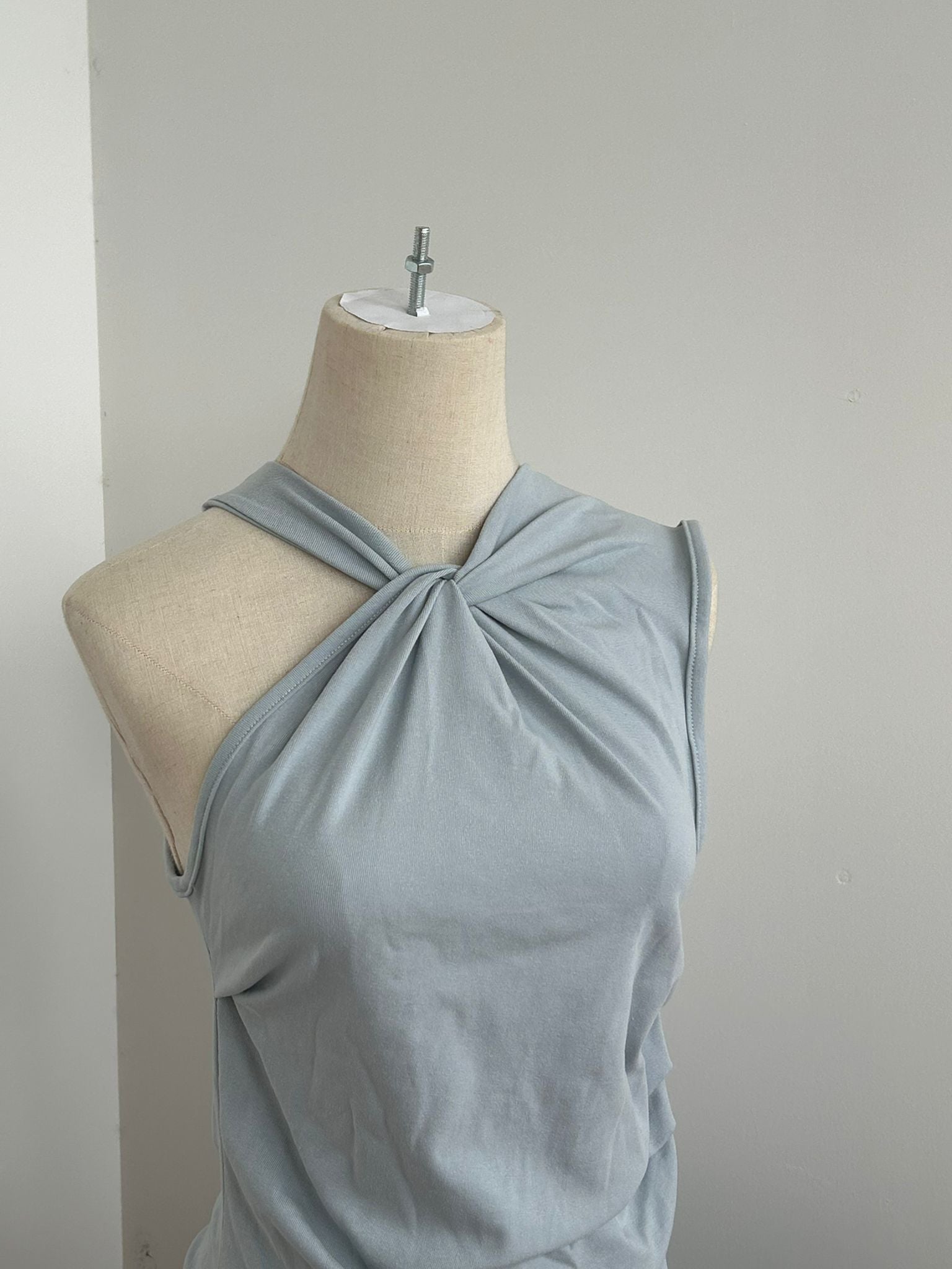 #LP70 Twisted Blue Keyhole Neck Top