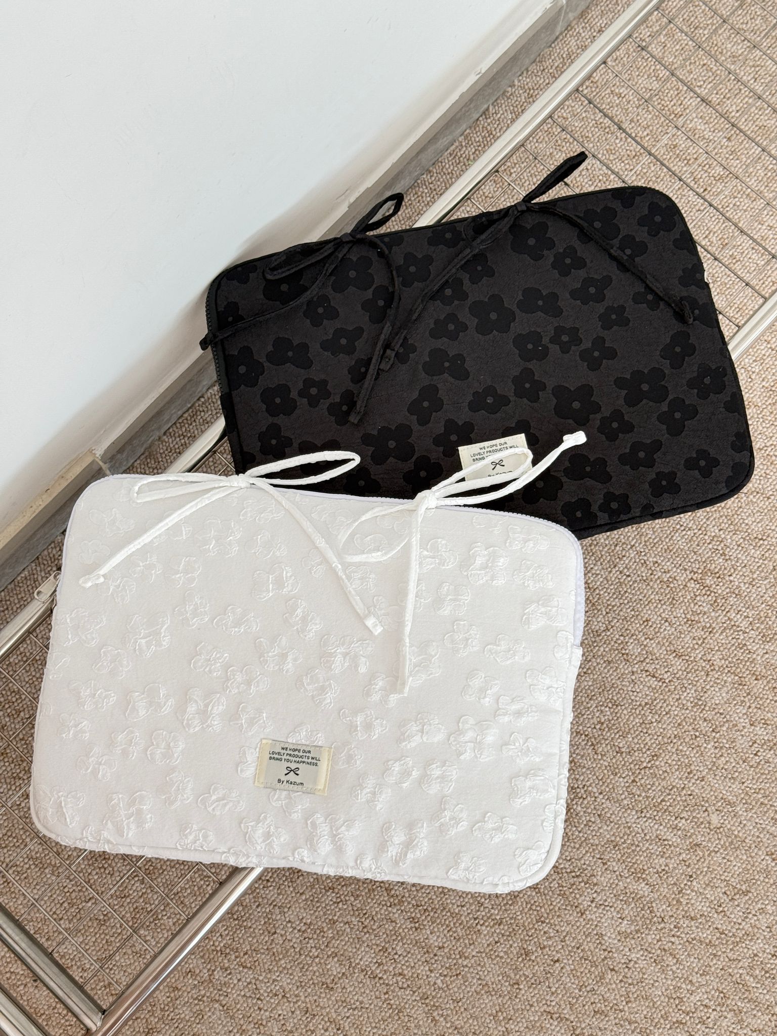 #IS134 15 Inch Floral Laptop Case - Idiot Sandwich Apparel Limited -