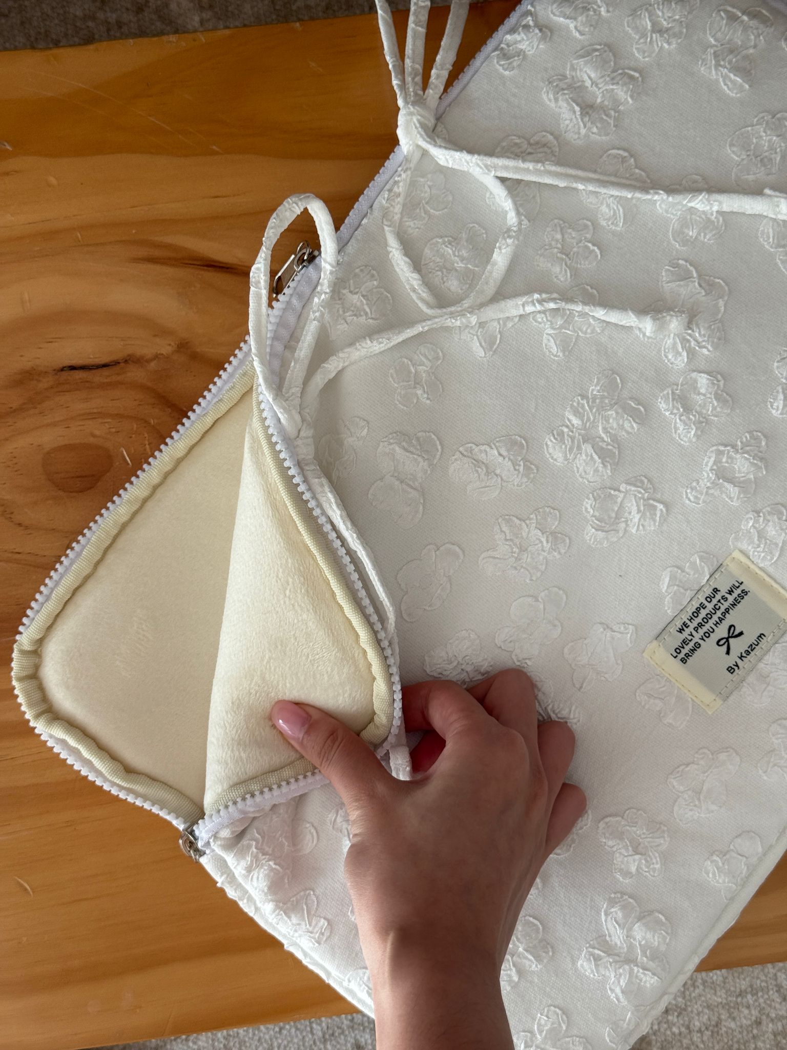 #IS134 15 Inch Floral Laptop Case - Idiot Sandwich Apparel Limited -