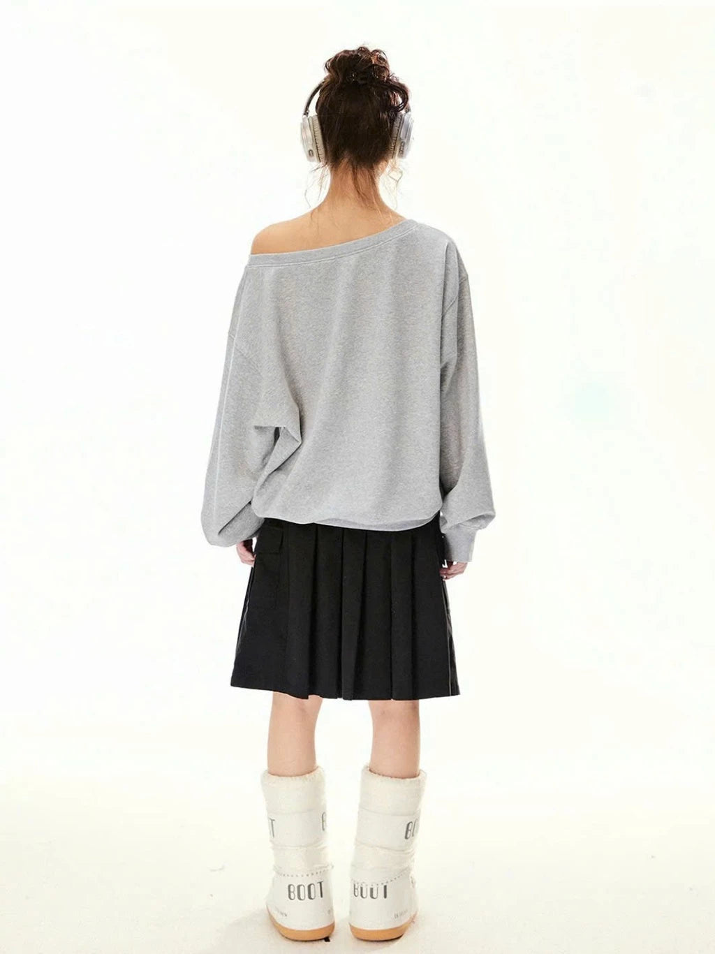 #VNBY01 BYCAM Off-Shoulder Sweater
