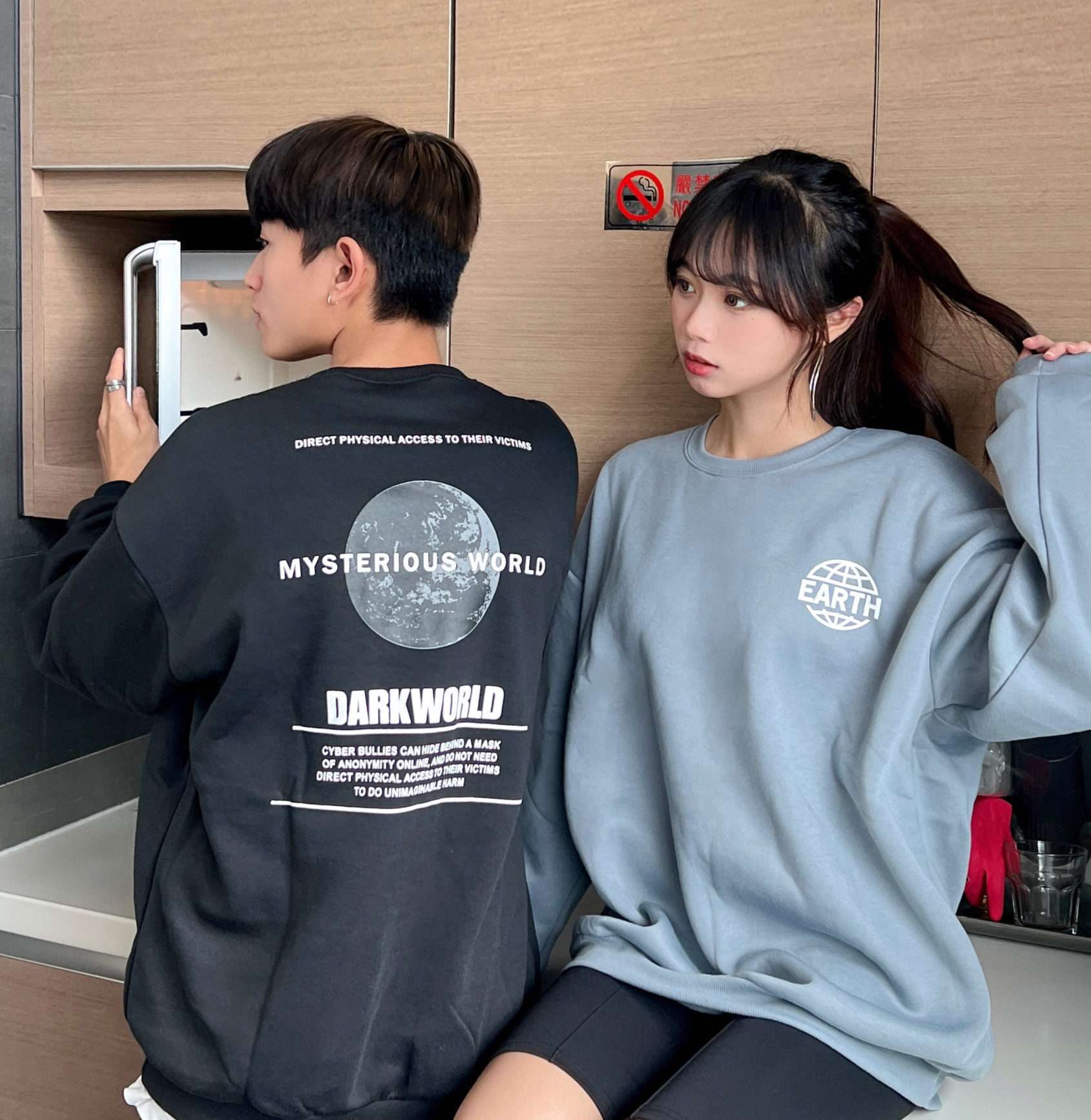 .韓國Earth星球圓領衛衣 - Idiot Sandwich HK-