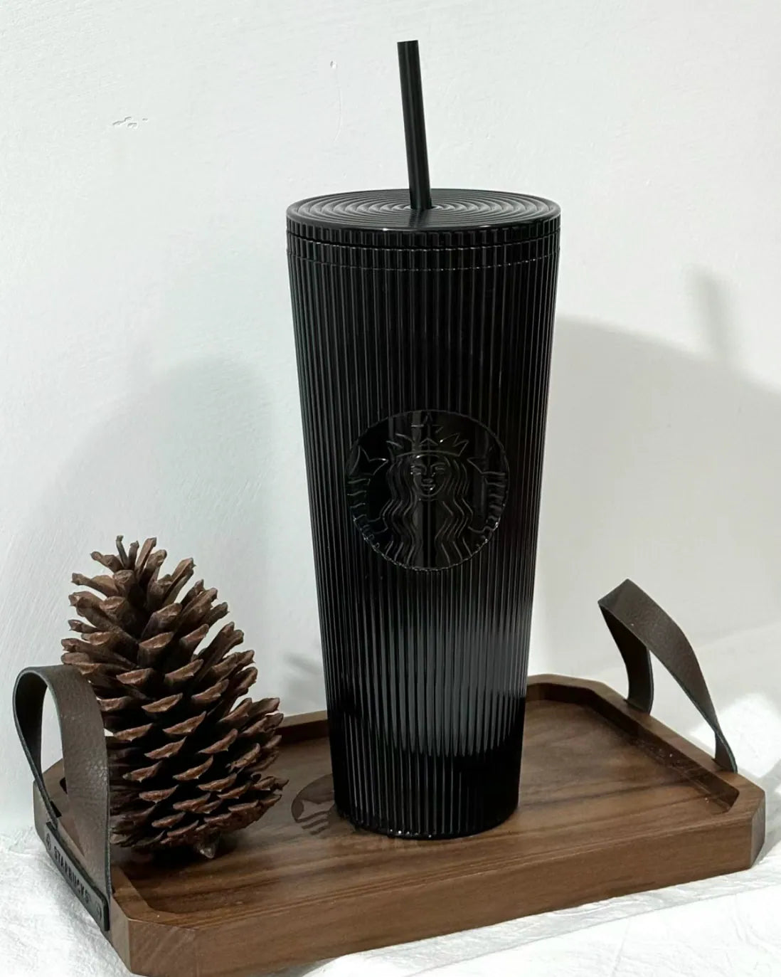 Starbucks 全黑直坑紋飲筒杯 710ML