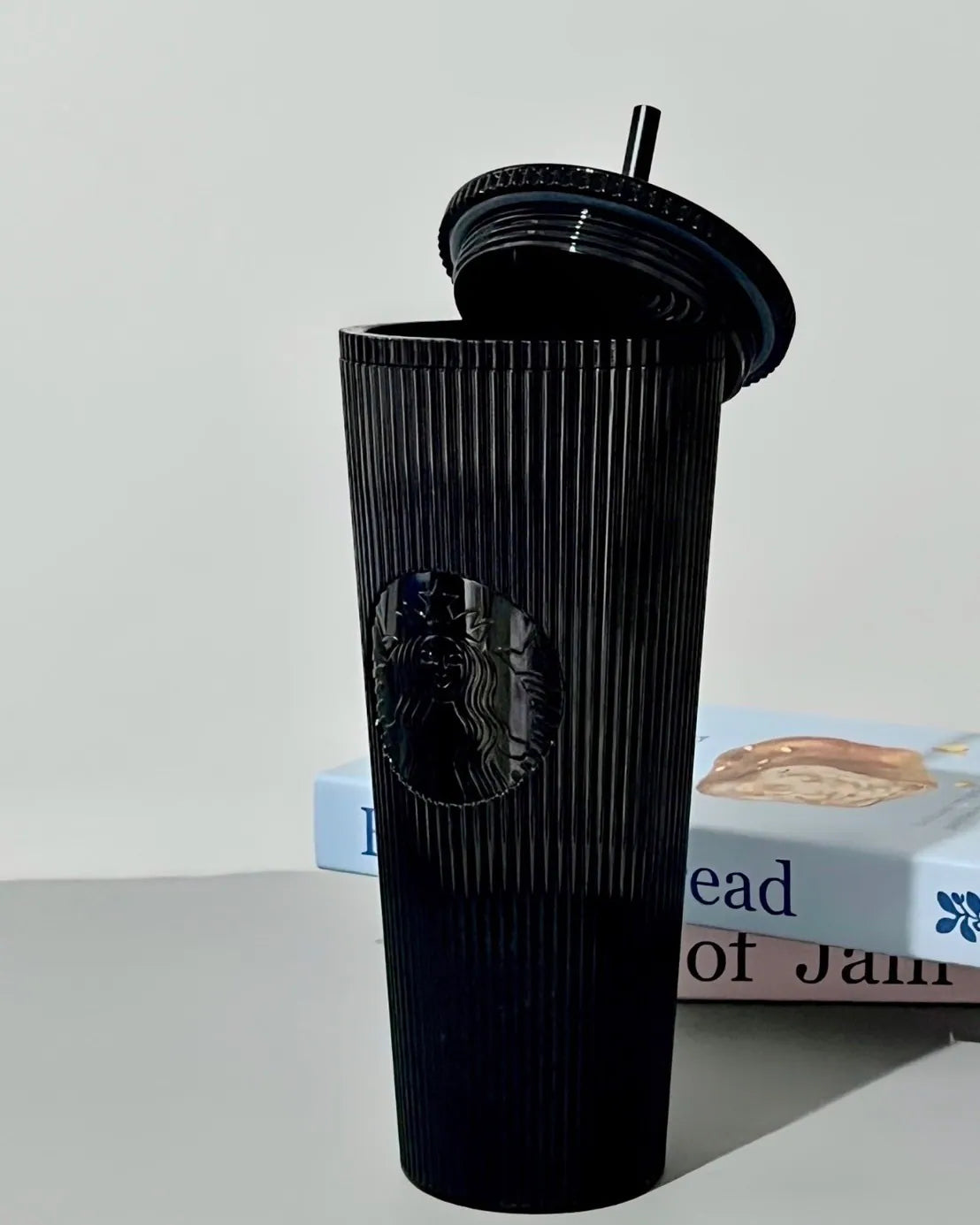 Starbucks 全黑直坑紋飲筒杯 710ML