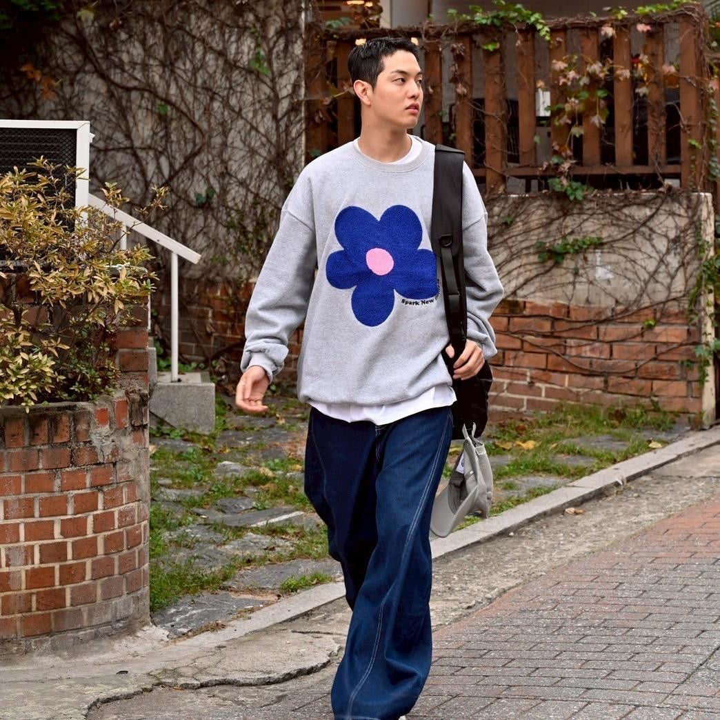 #C441 Towel Embroidery Flower Sweatshirt