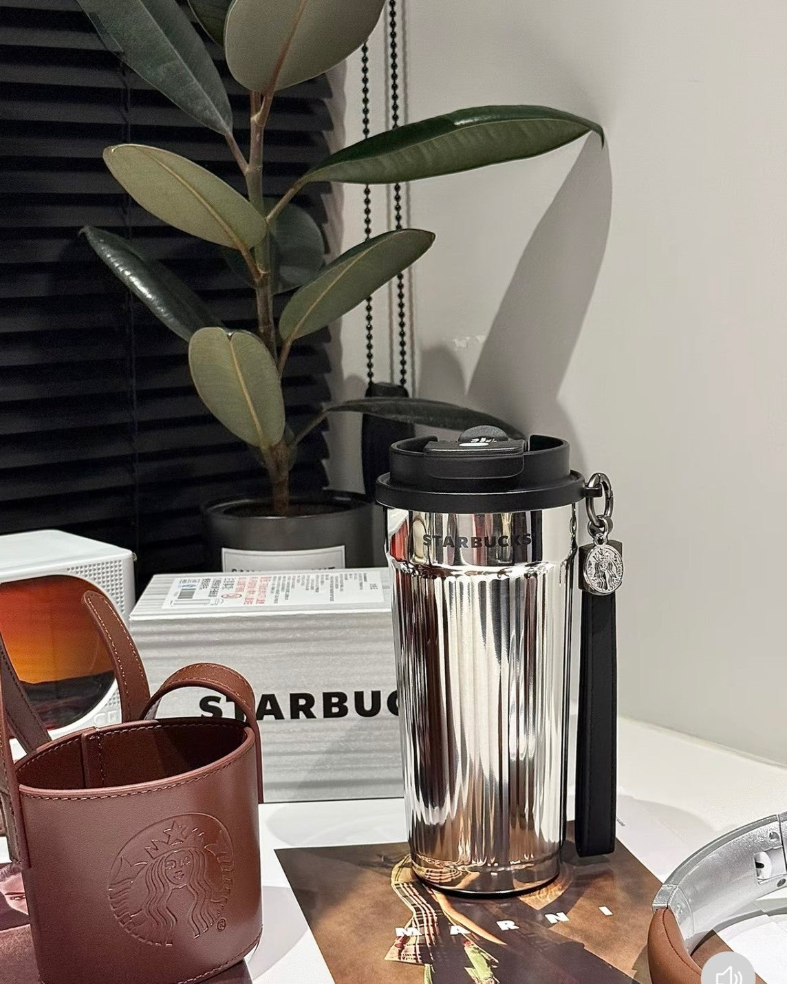 Starbucks 復古鏡面杯身保溫杯 470ML（含皮質杯套）