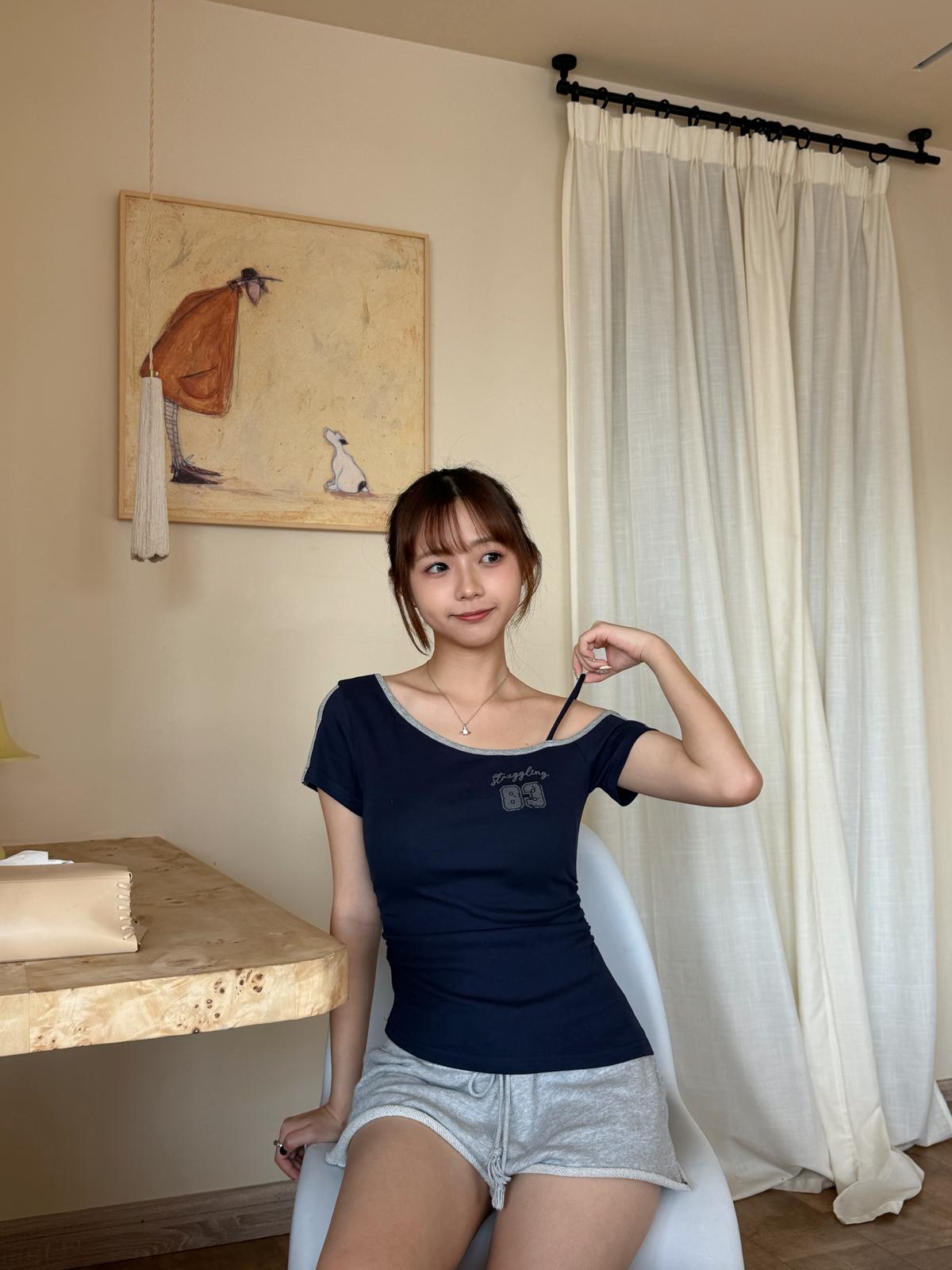 #MD73 83 Off-shoulder Crop Top