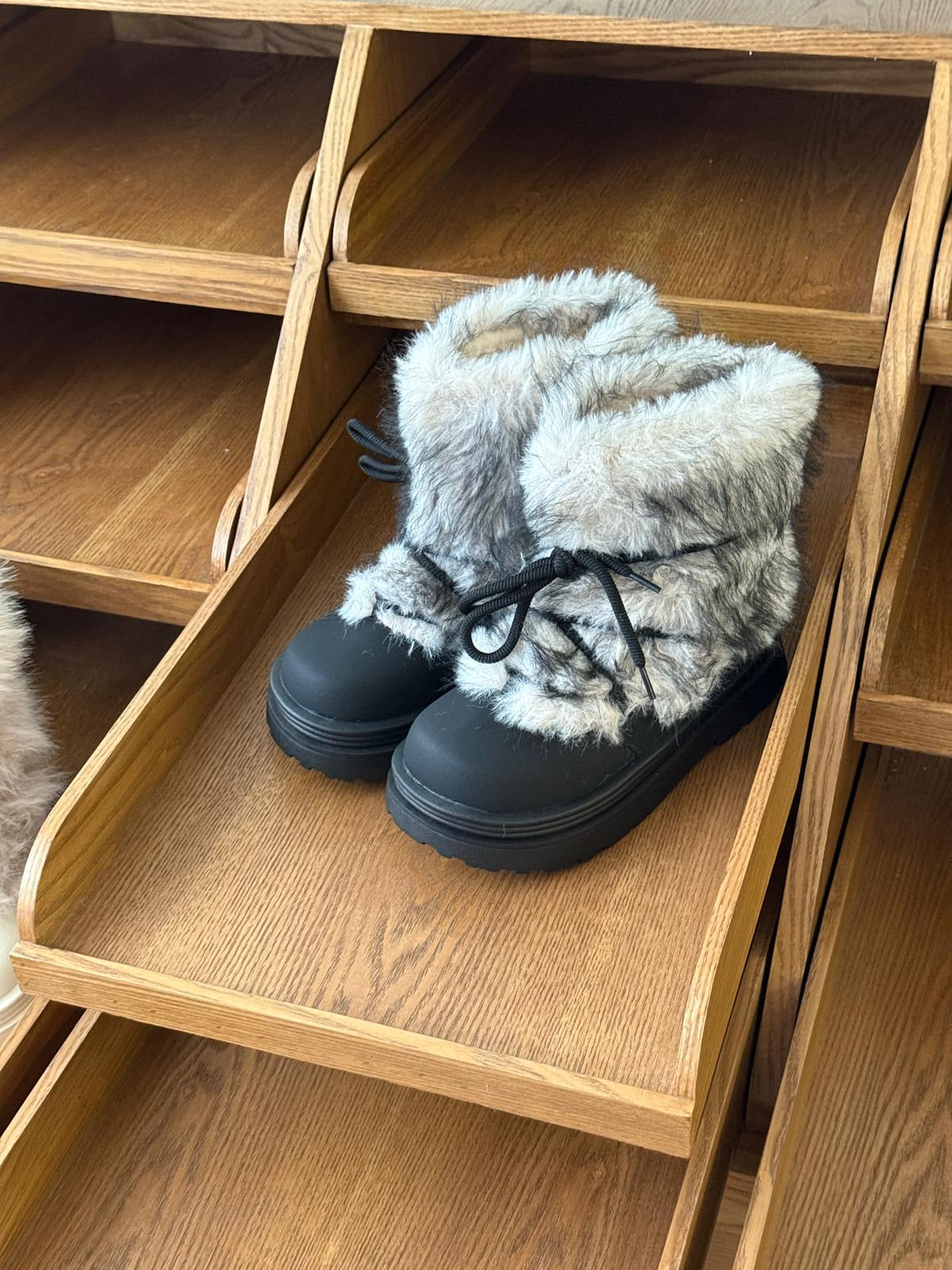 #IS206 Fluffy Snow Boots