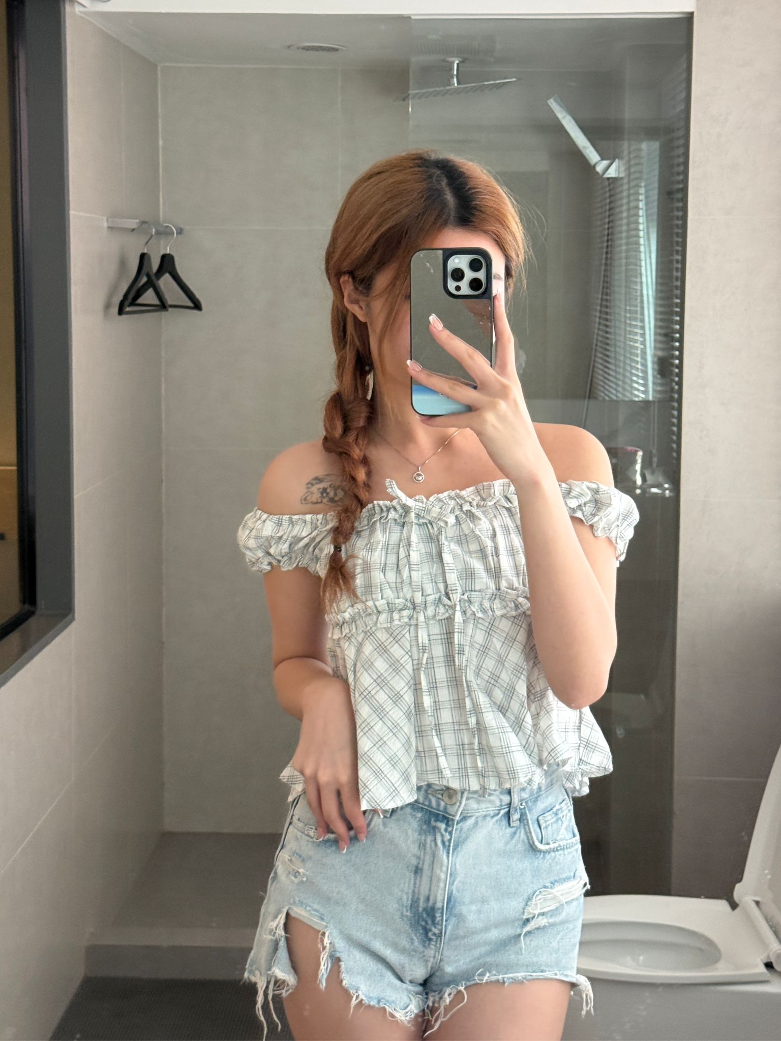 #THMG11 Off-shoulder check Top