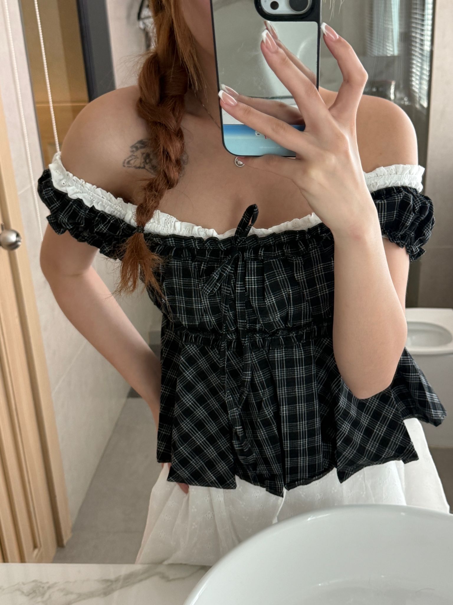 #THMG11 Off-shoulder check Top