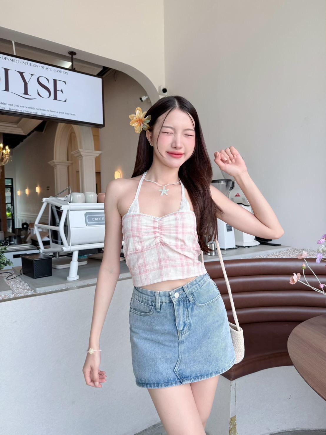 #THYU09 Checked Halter Top